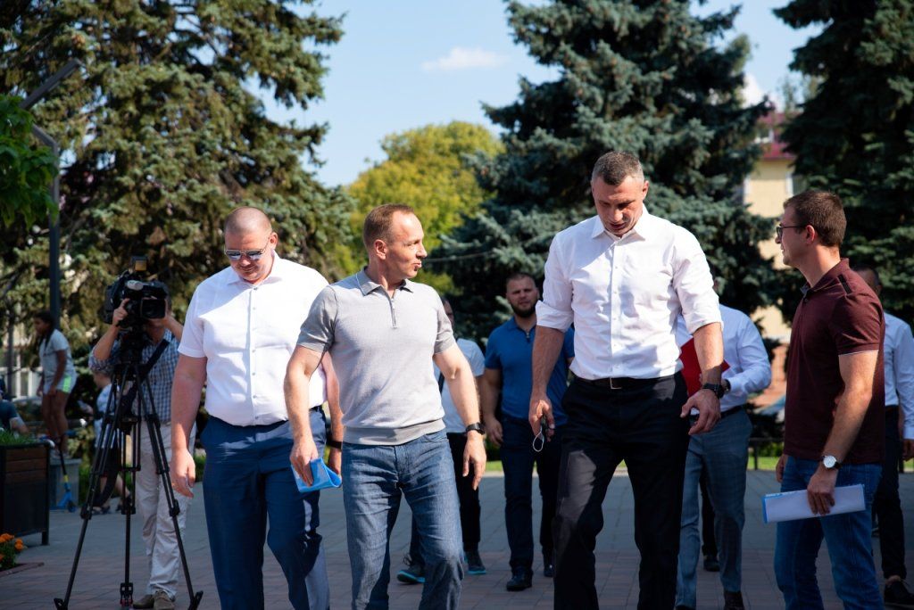 Мер Києва Віталій Кличко відзначив високі результати роботи свого колеги з Чернігова Владислава Атрошенка