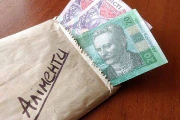 На Чернігівщині чоловік окрім офіційних аліментів, добровільно сплачує колишній родині чималі додаткові кошти