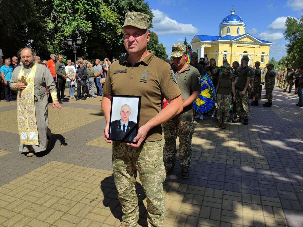 На Чернігівщині провели в останню путь 35-річного військового (ФОТО)