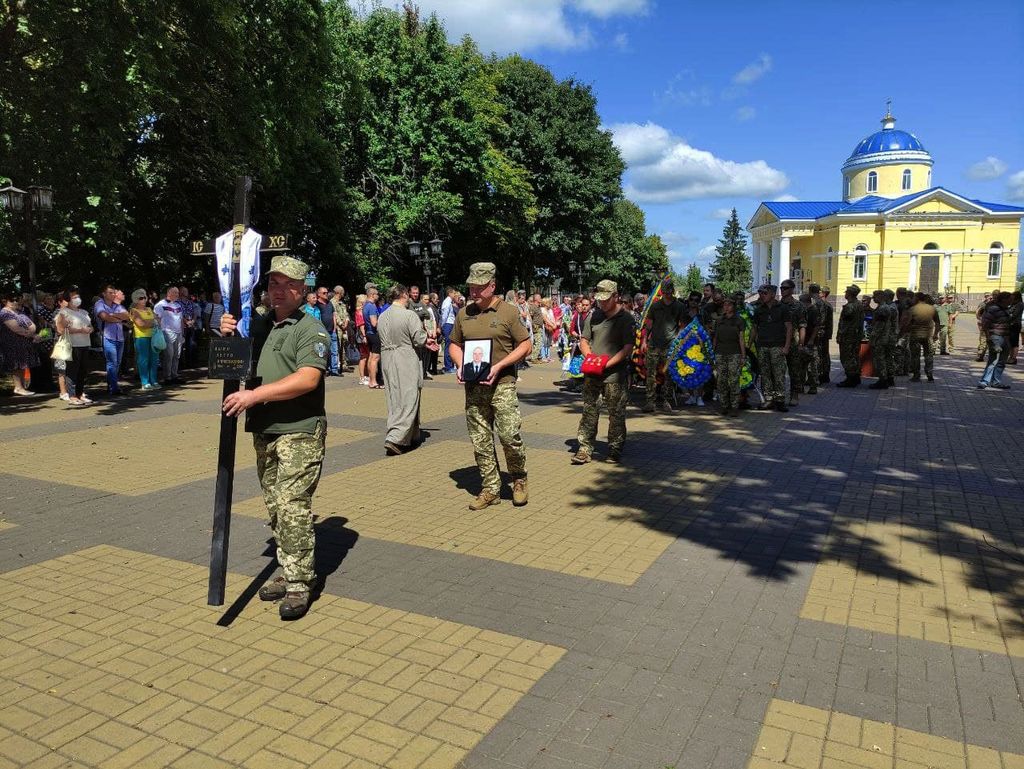 На Чернігівщині провели в останню путь 35-річного військового (ФОТО)