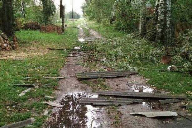 Через буревій у громаді на Чернігівщині місцеві жителі залишилися без даху на головами