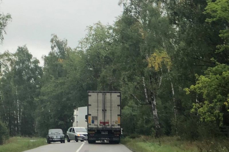 Біля Сновська автівка зіштовхнулася з вантажівкою (Фотофакт)