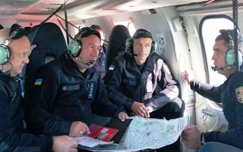 Чернігівські рятувальники з повітря проконтролювали ситуацію з пожежами в екосистемах