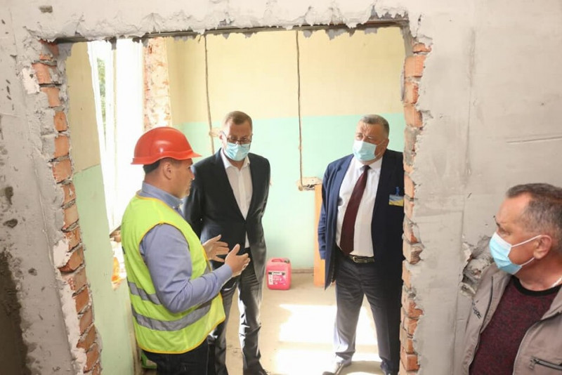 «Велике будівництво» в обласній лікарні: голова ОДА ознайомився з ходом робіт в ЛОР-відділенні