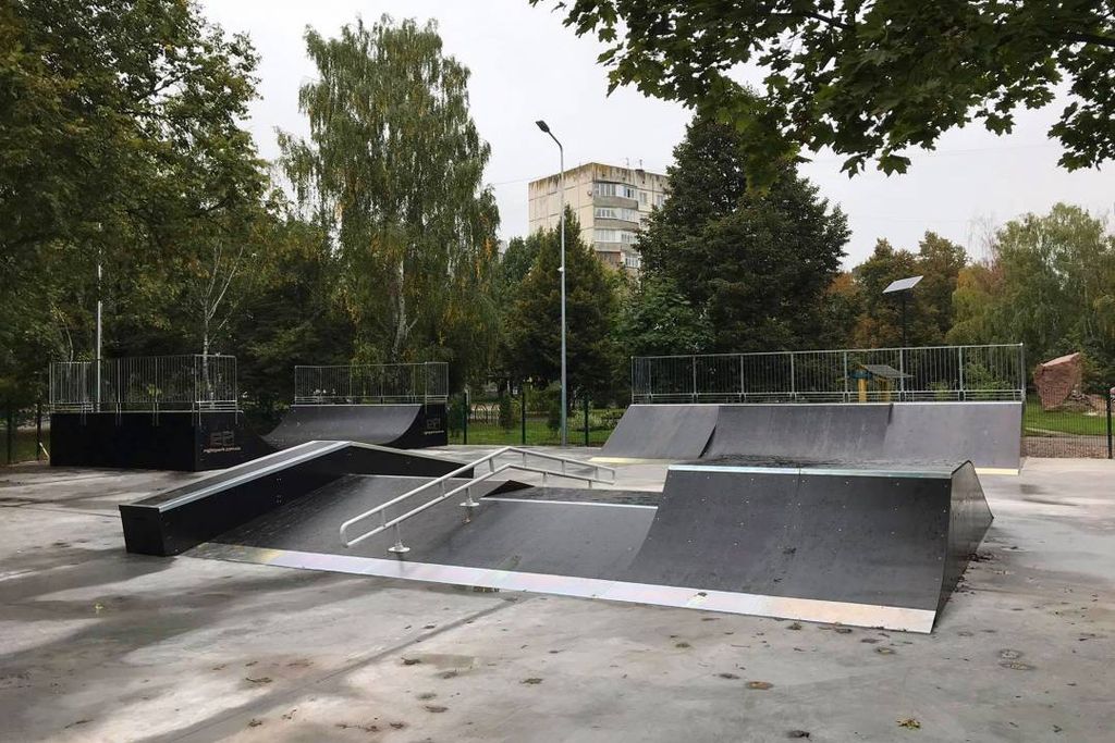 Будівництво скейт-парку в Березовому гаю по вул. Пухова майже завершене (ФОТОРЕПОРТАЖ)