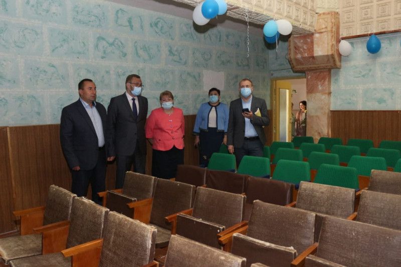 В’ячеслав Чаус передав Городнянському ліцею ключі від нового шкільного автобуса