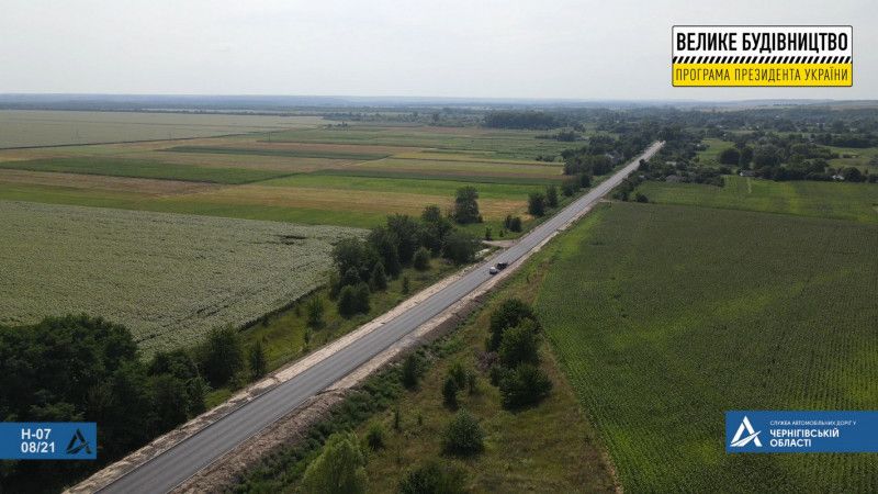 Велике будівництво: 10-кілометрова ділянка дороги Н-07 у селі Охіньки вже з новим покриттям