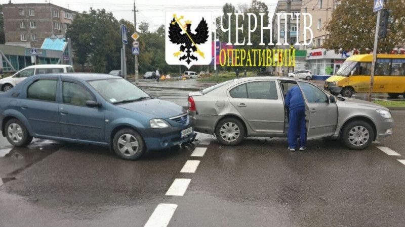 ДТП на перехресті Рокоссовського і Захисників України (Фотофакт)