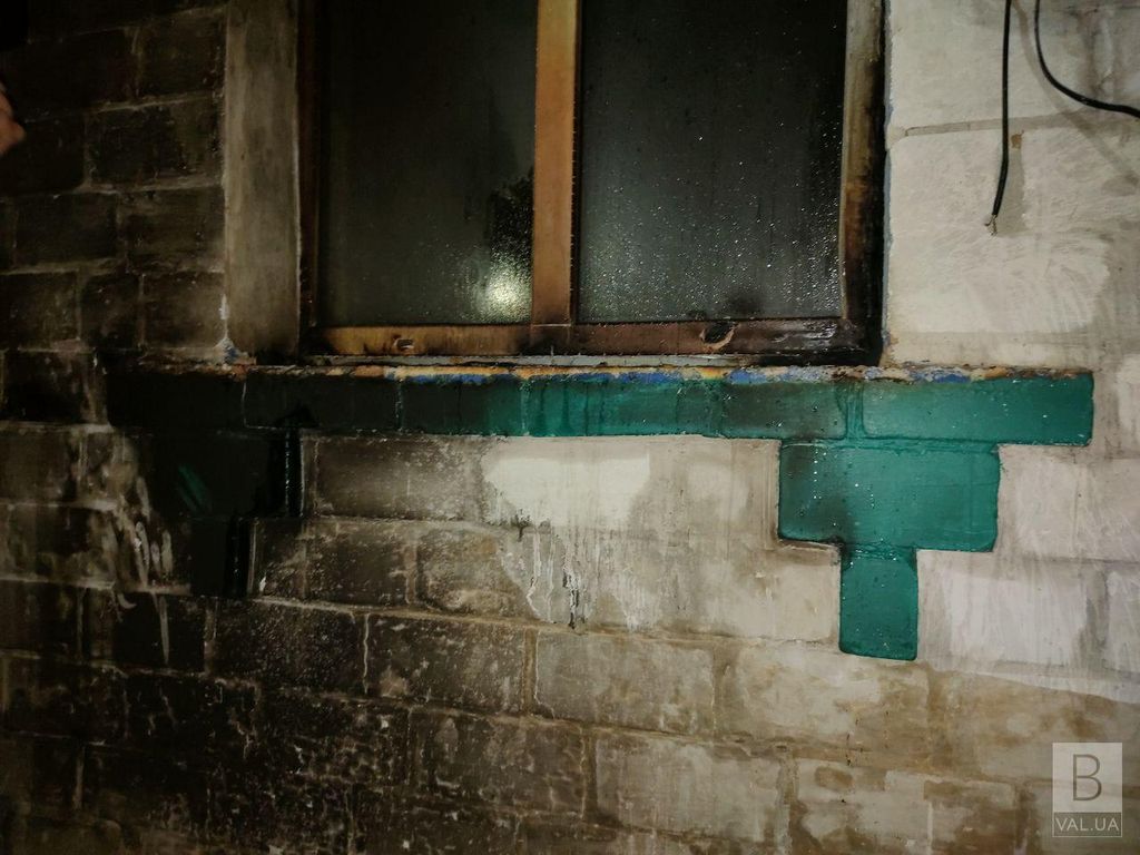 У Чернігові підпалили житловий будинок