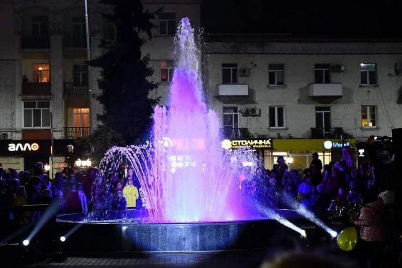 На центральній площі Ніжина відкрили новий фонтан