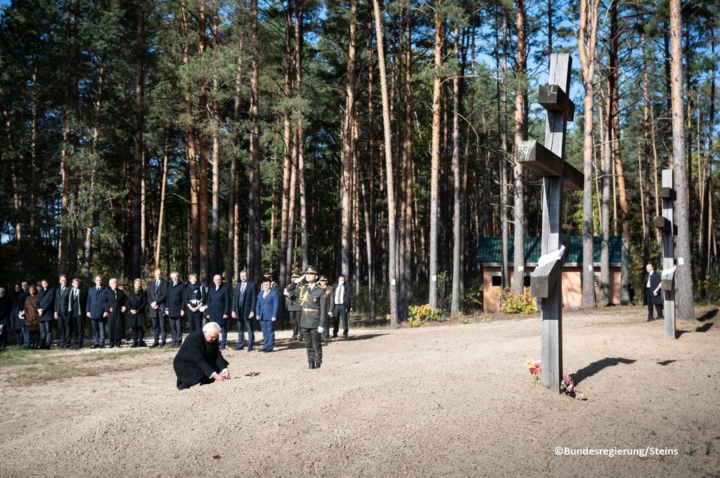 Президент Німеччини вшанував пам'ять жертв Корюківської трагедії. ФОТО