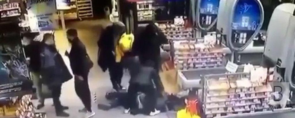 «Виконали службові вимоги»: в АТБ прокоментували жорстоке побиття поліцейських у супермаркеті Чернігова