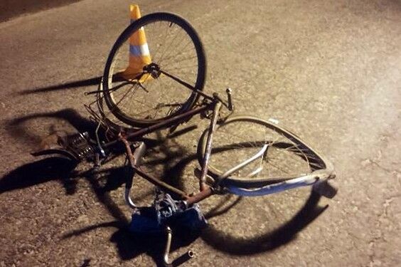 На Чернігівщині автівка на смерть збила 37-річного велосипедиста