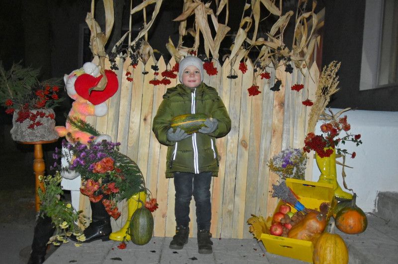 У громаді на Чернігівщині з’явилася яскрава осіння фотозона (Фотофакт)