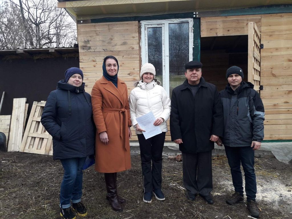 На Чернігівщині дві багатодітні родини отримали нетелей в рамках обласної програми. ФОТО