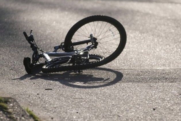 У Чернігові автівка збила велосипедиста