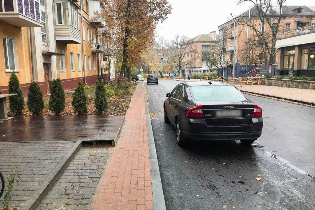 Вулицю Святомиколаївську відремонтували – тепер там нова дорога та широкі тротуари з клінкеру