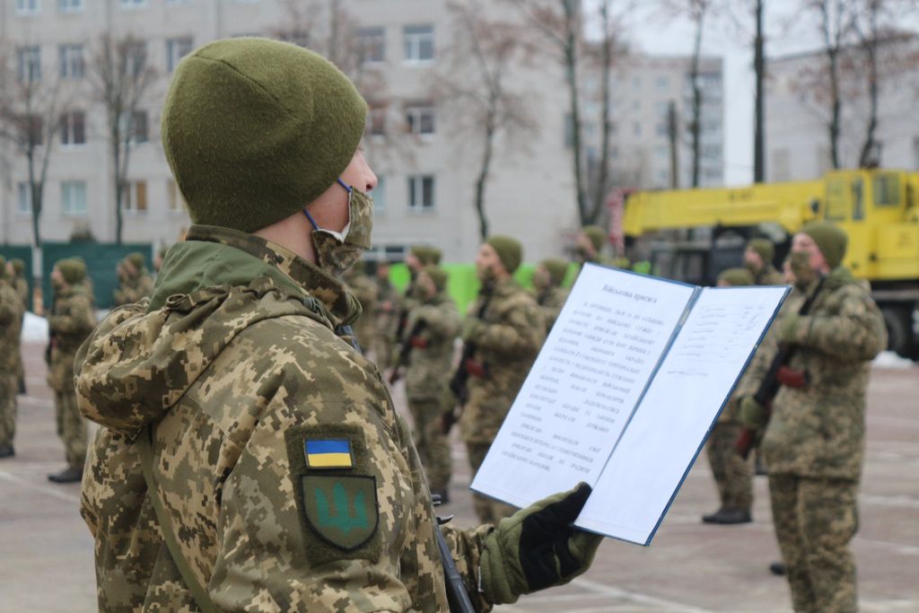 У Чернігові на вірність народу України присягнули майже півтори сотні юнаків. ФОТО