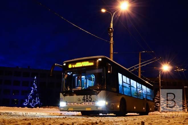 Які тролейбуси і автобуси підвозитимуть чернігівців у новорічну ніч: перелік маршрутів