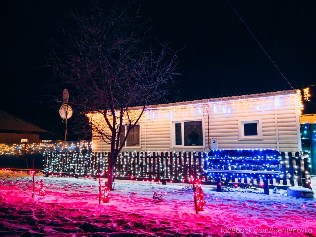 Мешканець Семенівки біля свого подвір’я влаштував справжню новорічну казку. ФОТОфакт