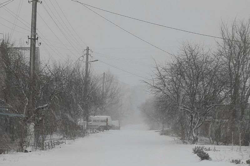 Грім і сніг: у мережі з’явилося відео рідкісного явища у Чернігові (Відео)
