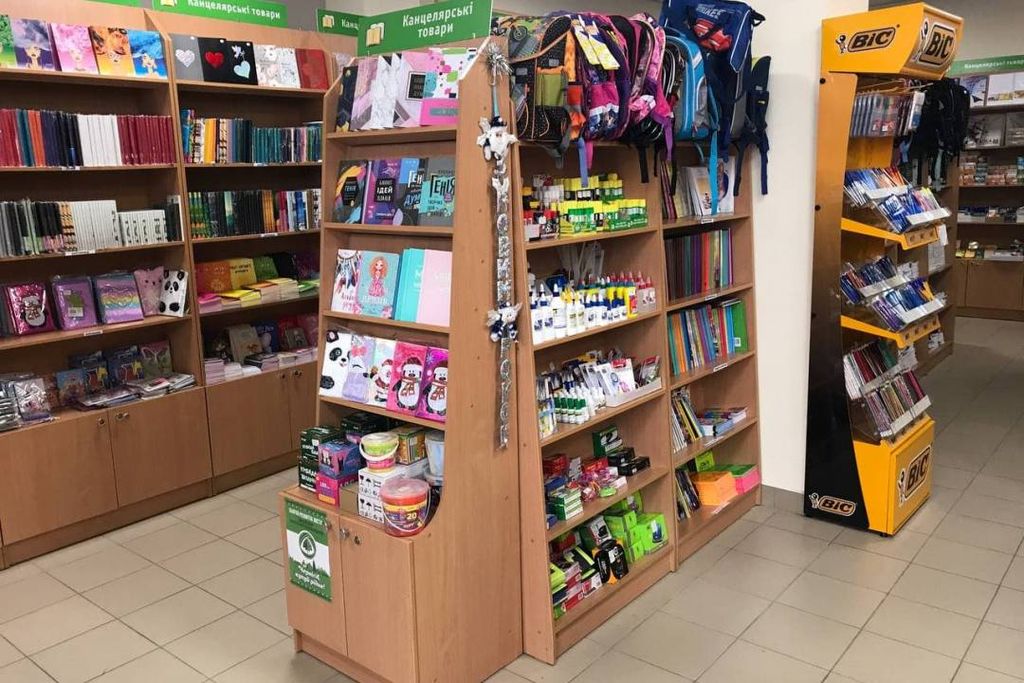 У комунальній книгарні Чернігова на 1000 гривень, отриману за вакцинацію, можна купити книжки, канцелярію та іграшки
