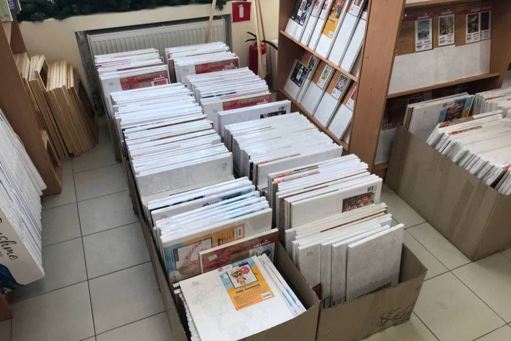 У комунальній книгарні Чернігова на 1000 гривень, отриману за вакцинацію, можна купити книжки, канцелярію та іграшки