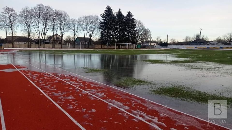 У Борзні затопило оновлений стадіон