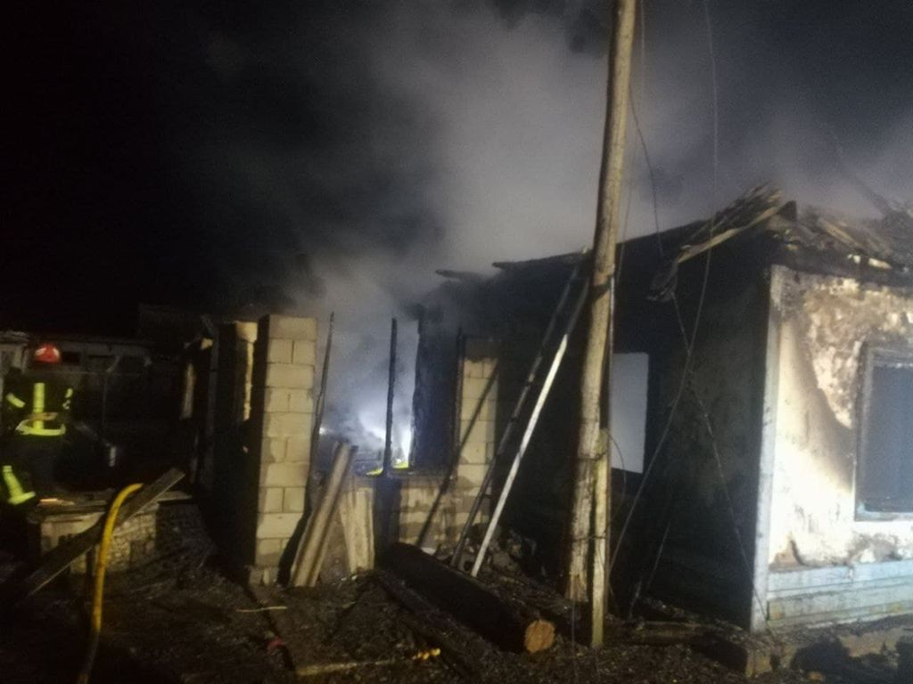 На Чернігівщині у вогні загинули троє маленьких діток. ФОТО