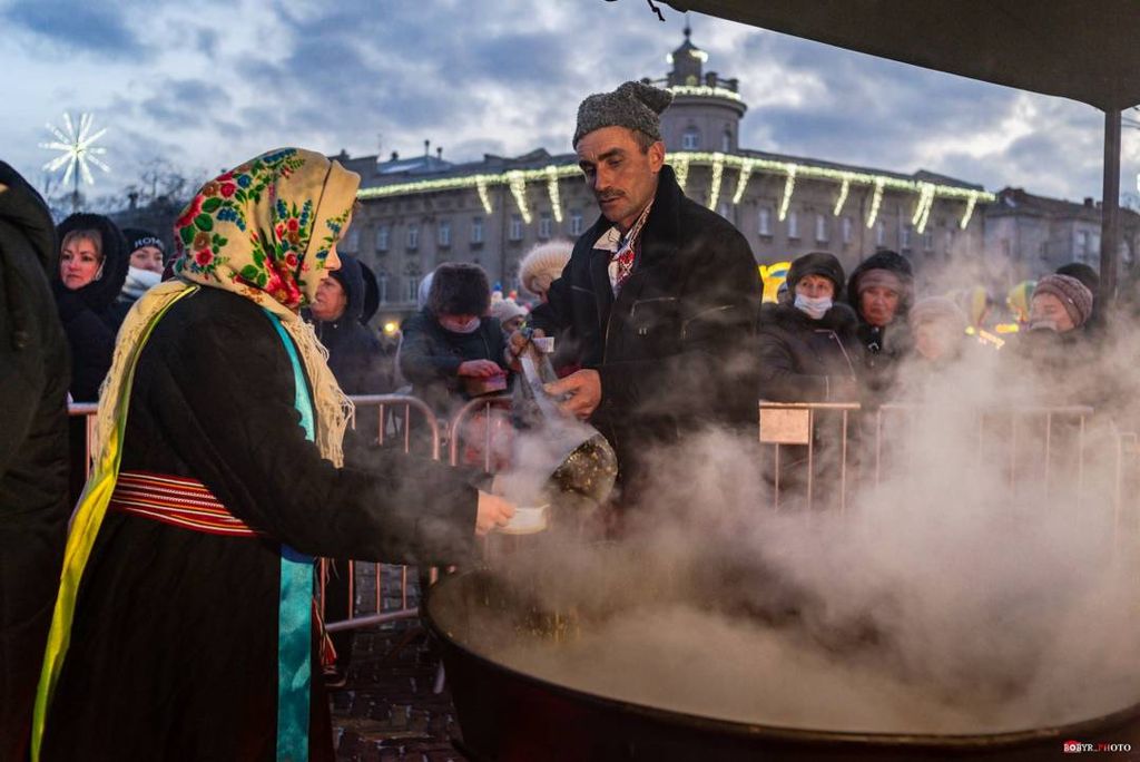 Чернігів занурився в атмосферу традиційного різдвяного фестивалю: ФОТОРЕПОРТАЖ