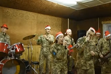 Чернігівські військові оригінально привітали із новорічними святами (Відео)