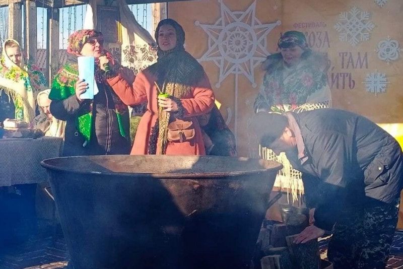 Різдвяний рекорд: у Чернігові готували велетенський куліш