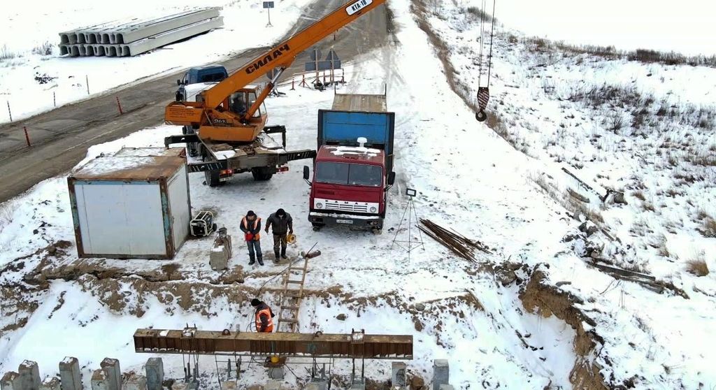 На дорозі Чернігів-Славутич дорожники випробовують палі для нових мостів