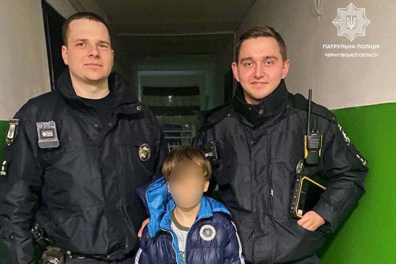Чернігівські патрульні допомогли жінці розшукати 9-річного сина
