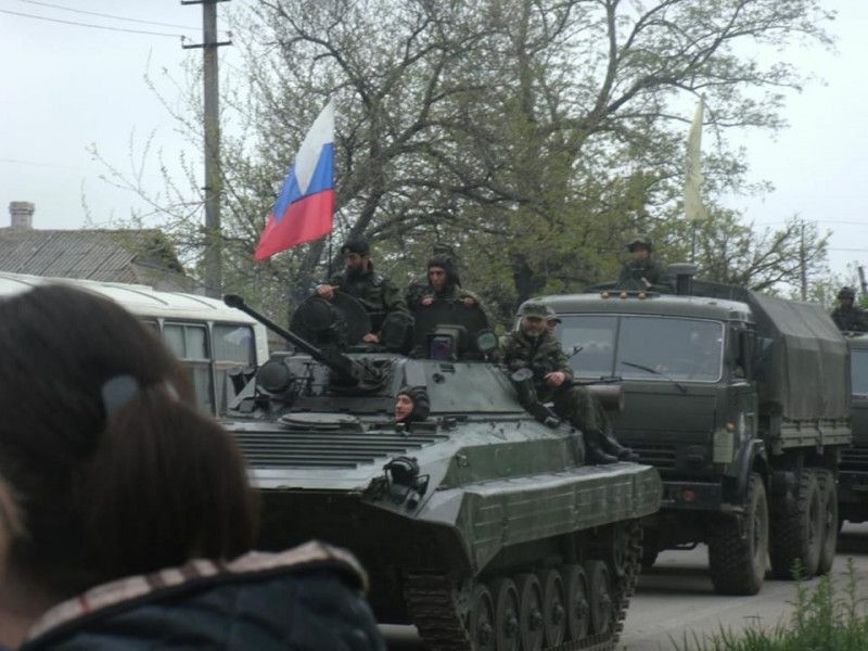 У центрі Городні їде ворожа військова техніка (Відео)