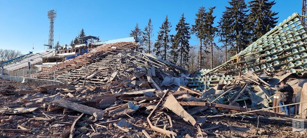У Чернігові окупанти розбомбили стадіон імені Гагаріна. ФОТОфакт