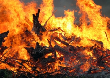 На Чернігівщині у багатоповерхівці сталася пожежа через обстріли окупантів