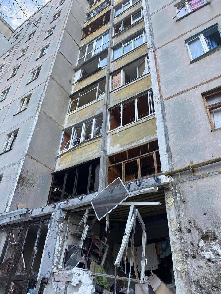 Увечері 6 березня та у ніч на 7-ме російські війська здійснювали обстріл житлових об’єктів та цивільної інфраструктури Чернігова