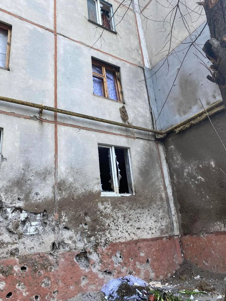 Увечері 6 березня та у ніч на 7-ме російські війська здійснювали обстріл житлових об’єктів та цивільної інфраструктури Чернігова