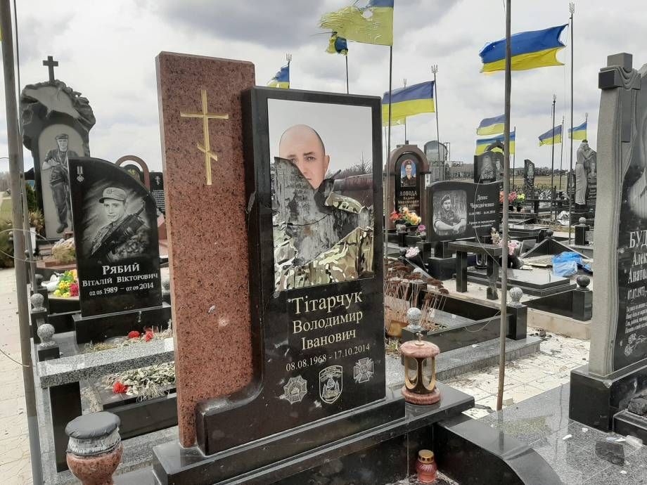 Міське кладовище “Яцево” закрите для відвідувань через велику кількість боєприпасів, які залишили після себе російські окупанти
