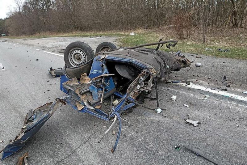 Під Черніговом на дорозі вибухнув легковий автомобіль – водій загинув