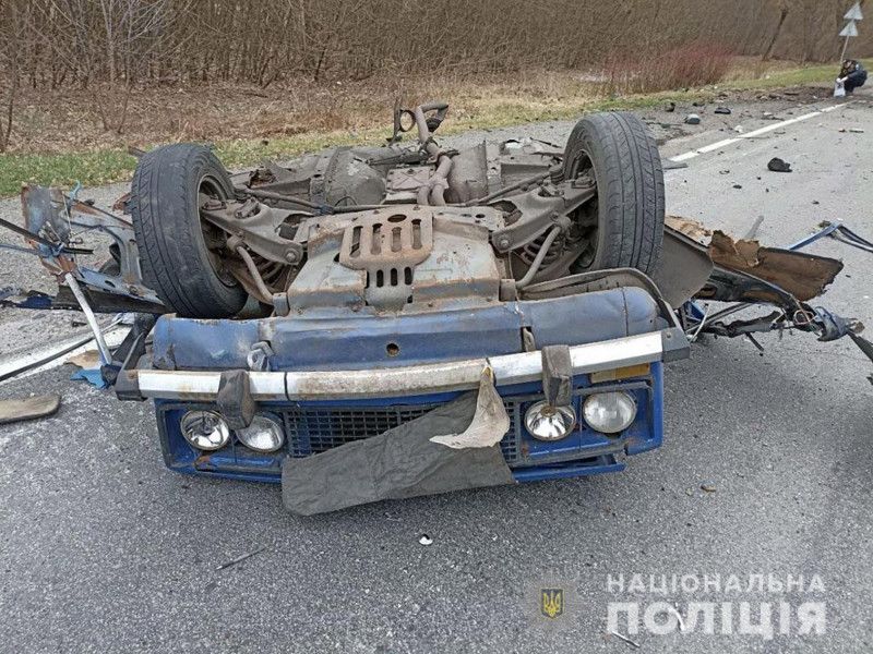 Під Черніговом на дорозі вибухнув легковий автомобіль – водій загинув