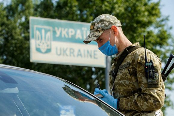 Українці і далі зможуть виїжджати до ЄС за внутрішнім паспортом – рішення ДПСУ