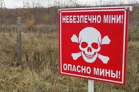 Жителів півночі Чернігівщини попереджають про небезпеку в замінованих лісах і на дорогах