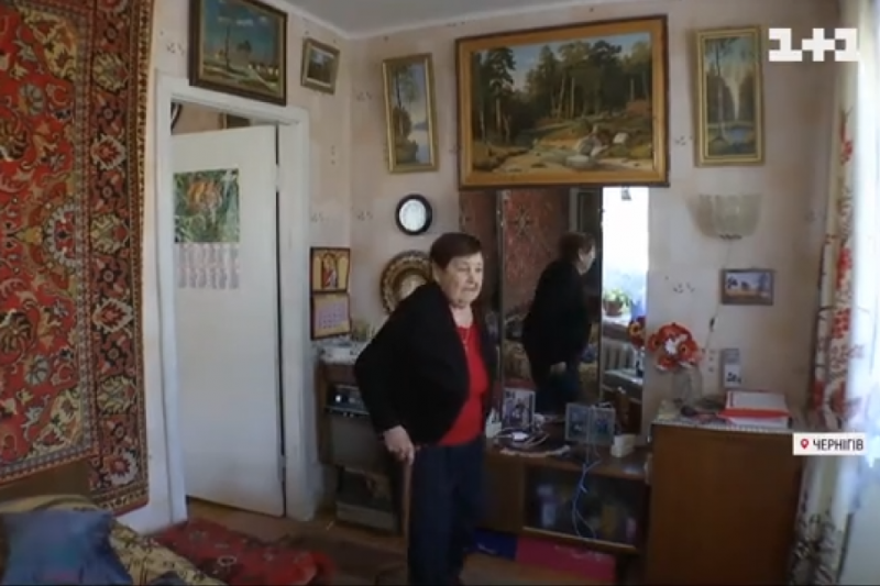 91-річна чернігівка не виїхала із міста, щоб не полишити картини чоловіка, і вдруге голодувала через війну