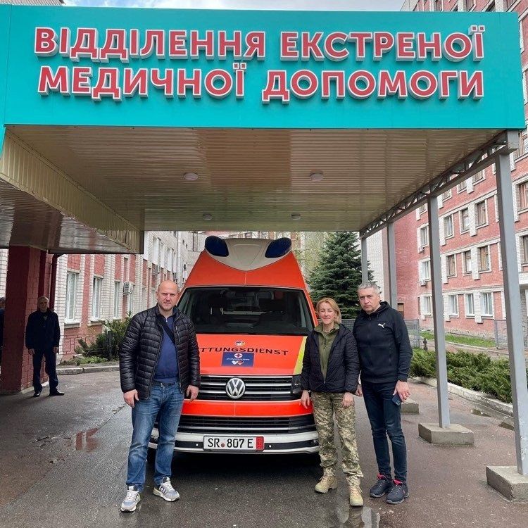 Андрій Ярмоленко подарував Чернігову машину швидкої допомоги