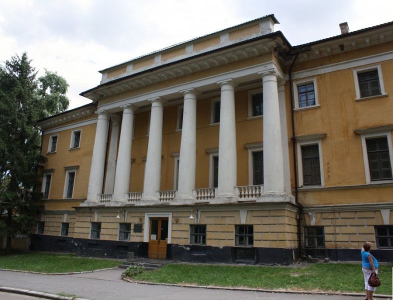 Демонтаж експозицій і підвальні будні: як пережив окупацію міста Чернігівський історичний музей