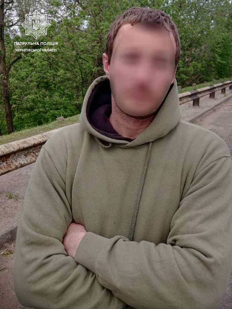 У Чернігові виявили двох чоловіків, які фотографували та знімали на відео залізничну мережу. ФОТО