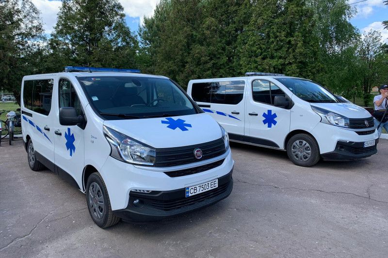 Медичний автопарк Менщини поповнився двома автомобілями швидкої допомоги