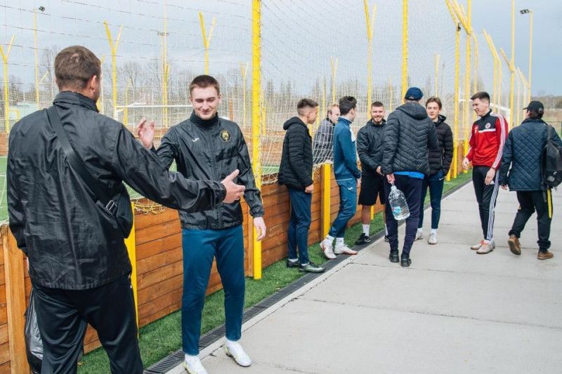 Український футбольний клуб провів перше з початку війни тренування на домашній арені у Чернігові